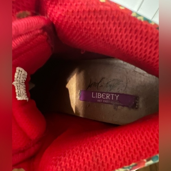 Lord & Taylor Liberty Red and Green Floral High-Top hidden wedge Sneakers size 7 - Picture 8 of 8